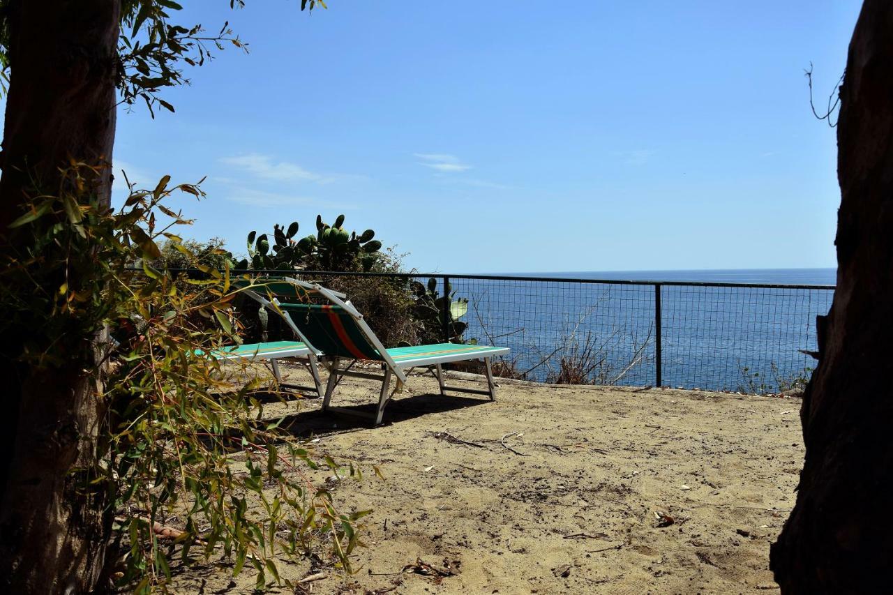 Riviera Degli Eucalipti - Cottage In Riva Al Mare 아치레알레 외부 사진